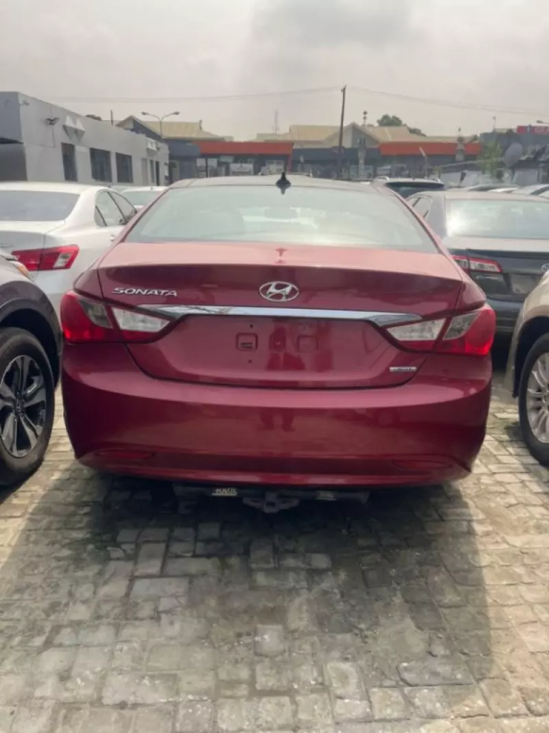 Hyundai Sonata   - 2012