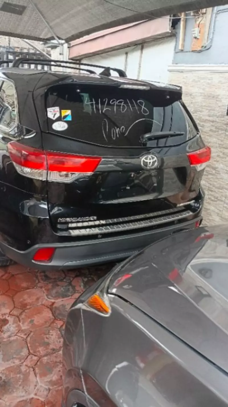Toyota Highlander   - 2014