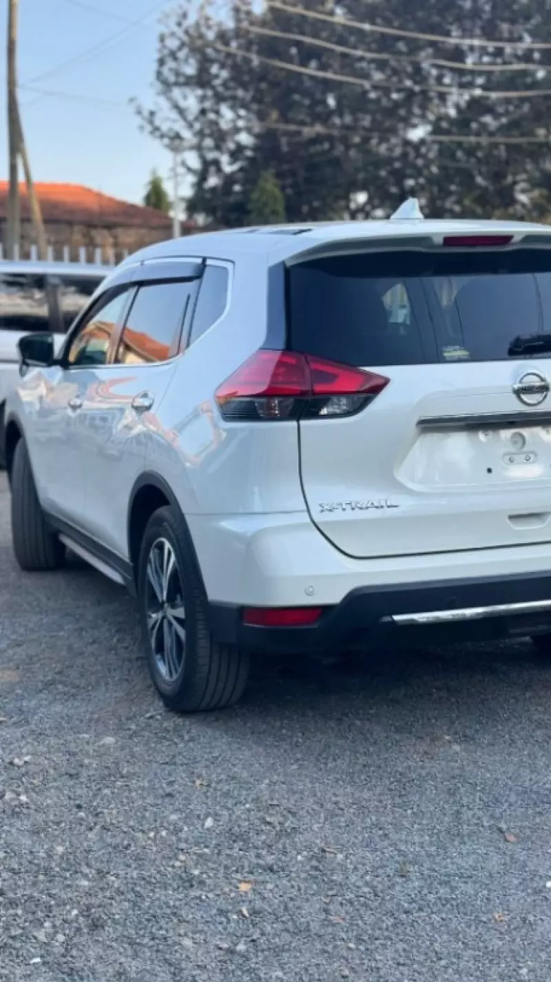 Nissan X-TRAIL    - 2018