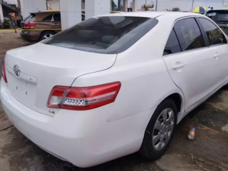 TOYOTA Camry   - 2010