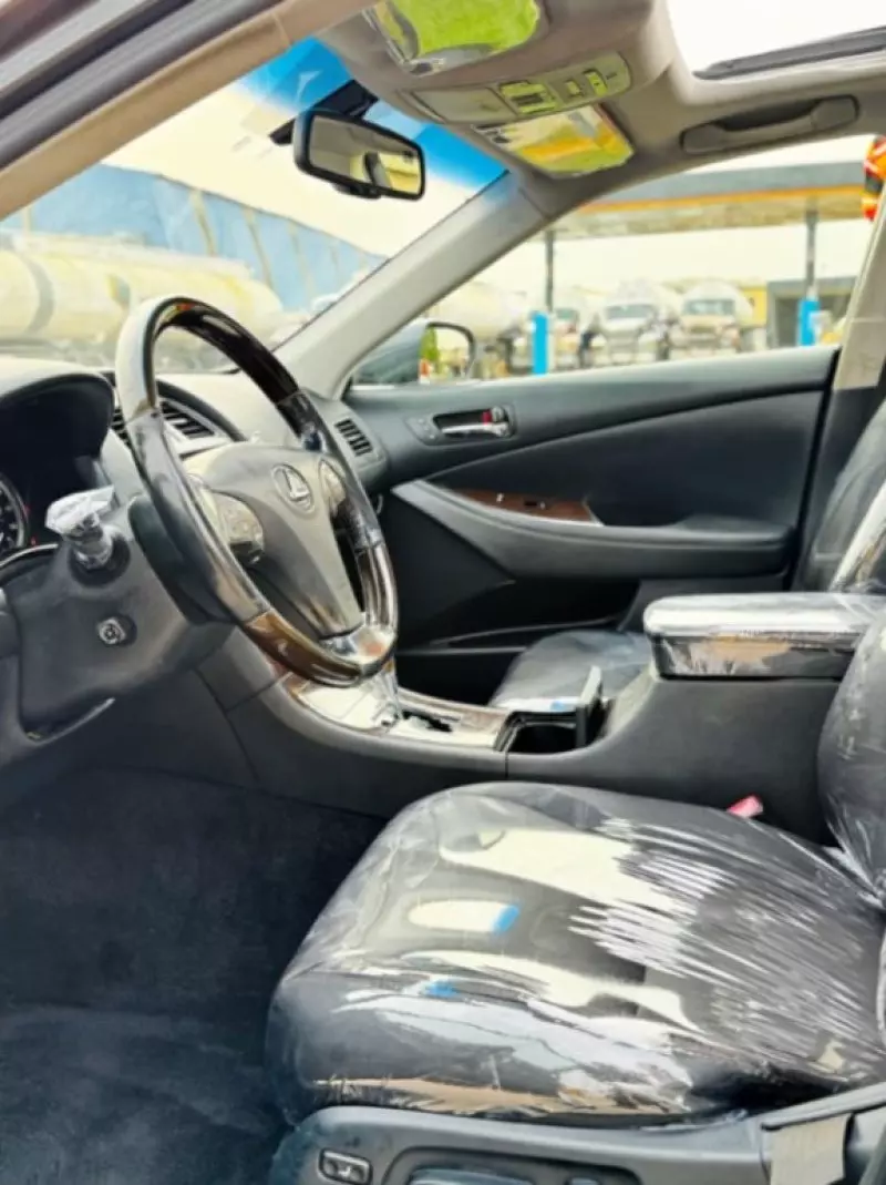 Lexus ES   - 2010
