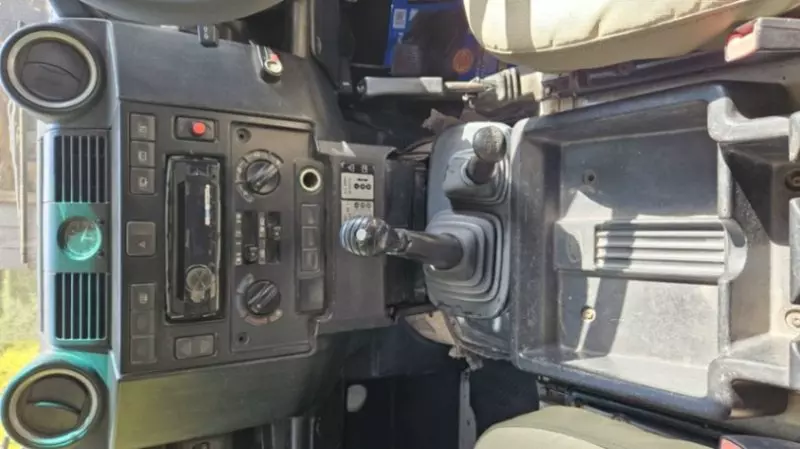 Land Rover Defender   - 2011