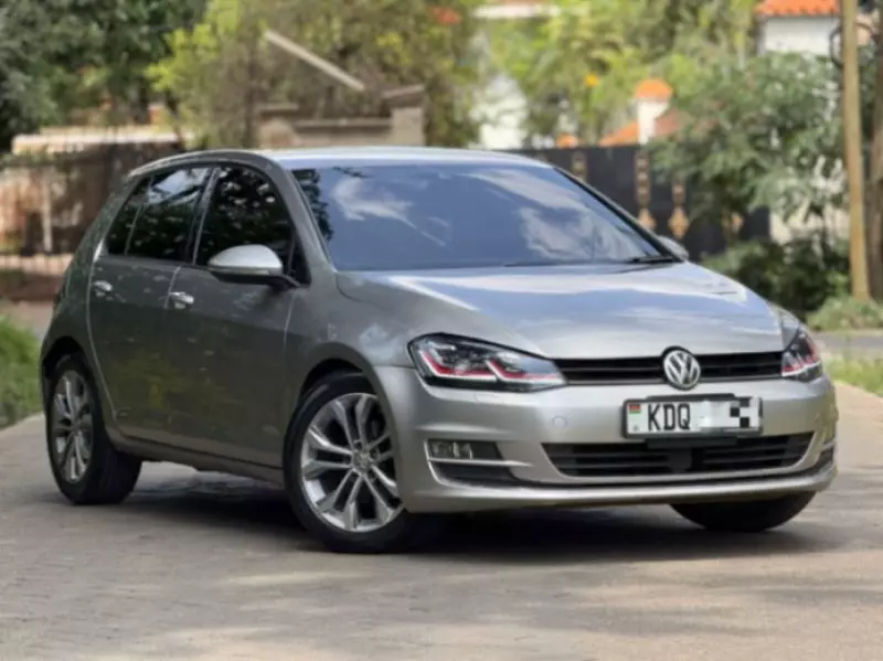 Volkswagen Golf   - 2017