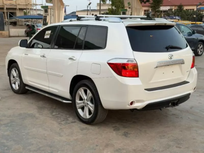 Toyota Highlander   - 2010