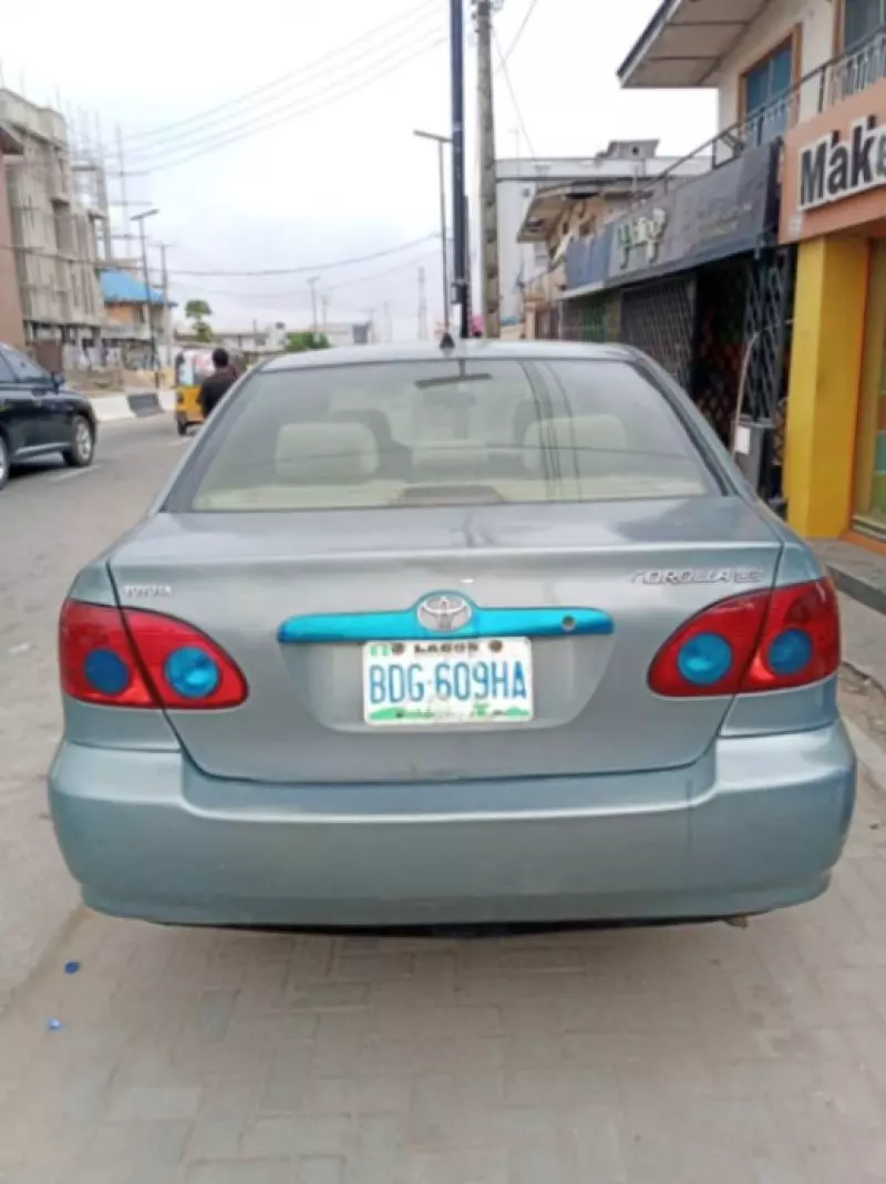 Toyota Corolla - 2005