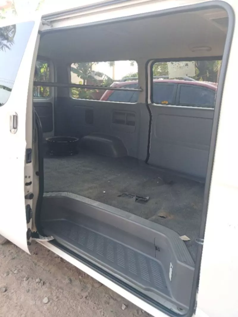 TOYOTA Hiace   - 2010
