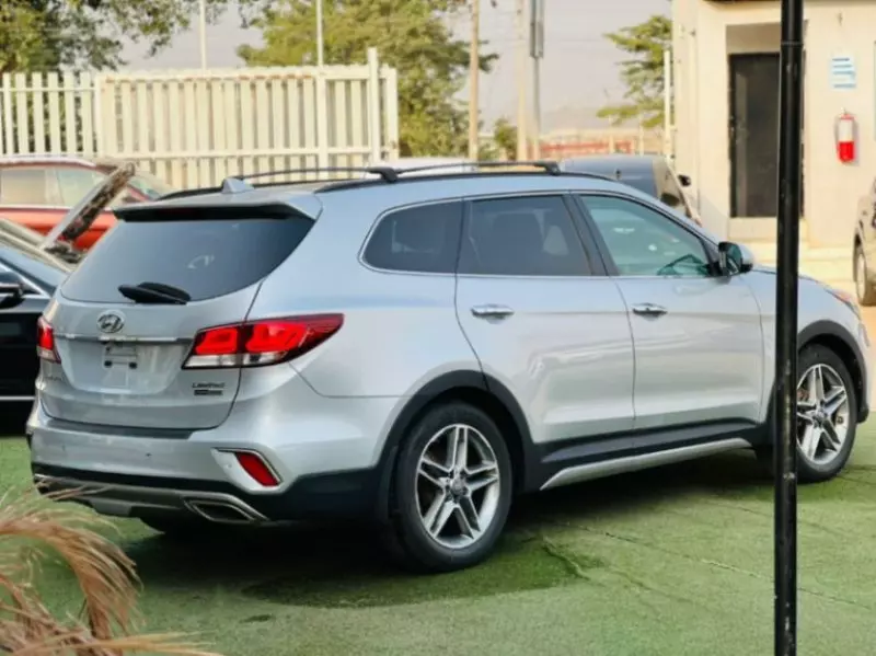 Hyundai Santa FE   - 2017
