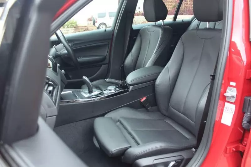 BMW 118i   - 2018