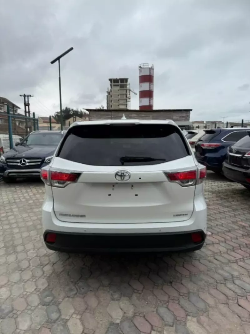 TOYOTA Highlander   - 2016