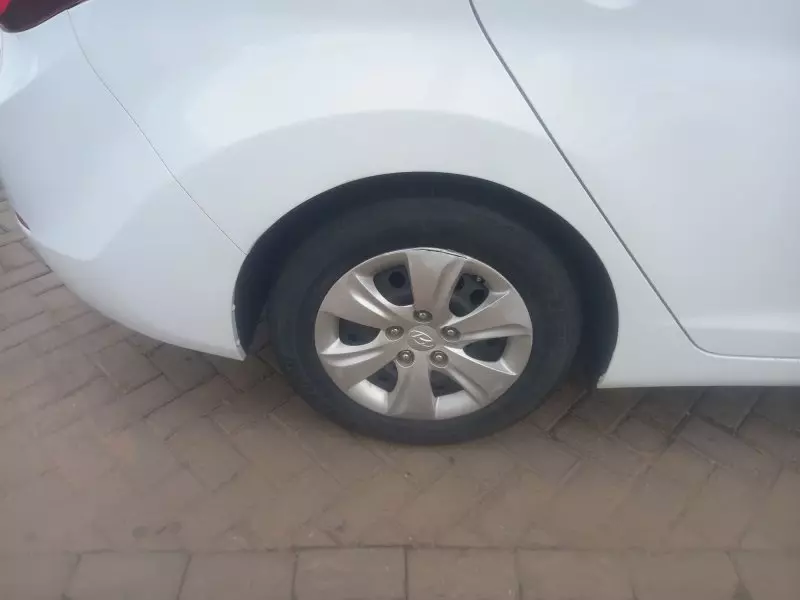 Hyundai Elantra   - 2013