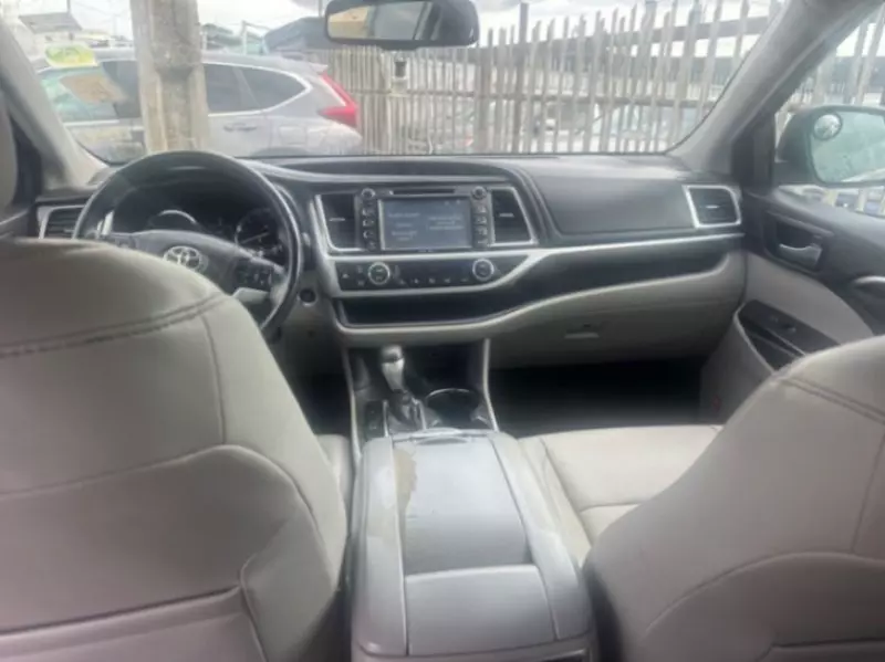 Toyota Highlander   - 2014