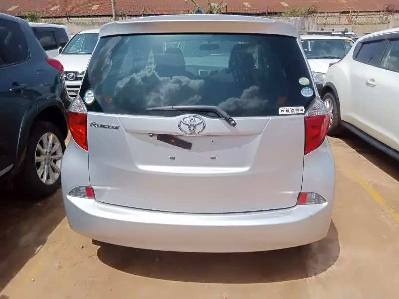 Toyota Ractis   - 2013