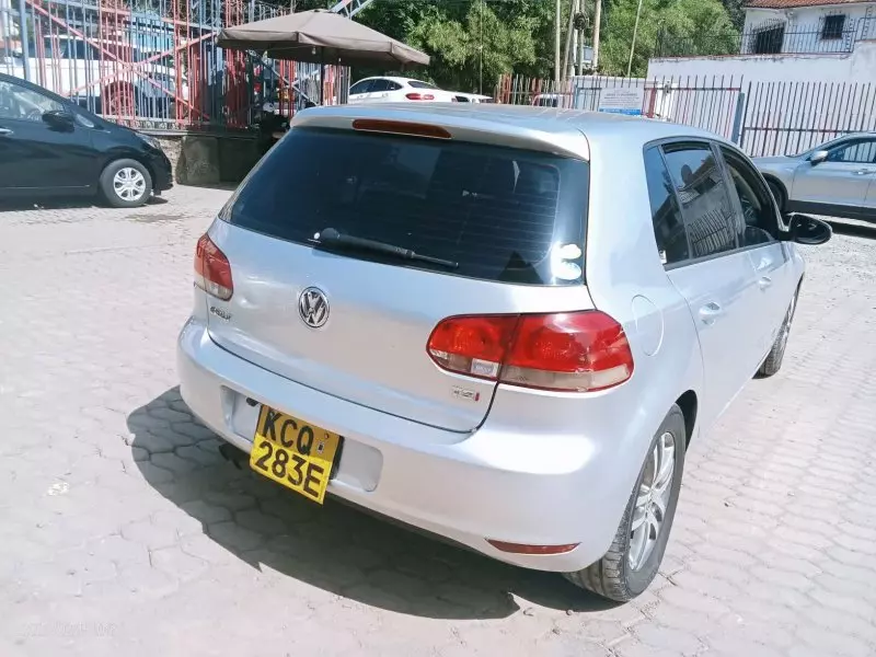 Volkswagen Golf   - 2011