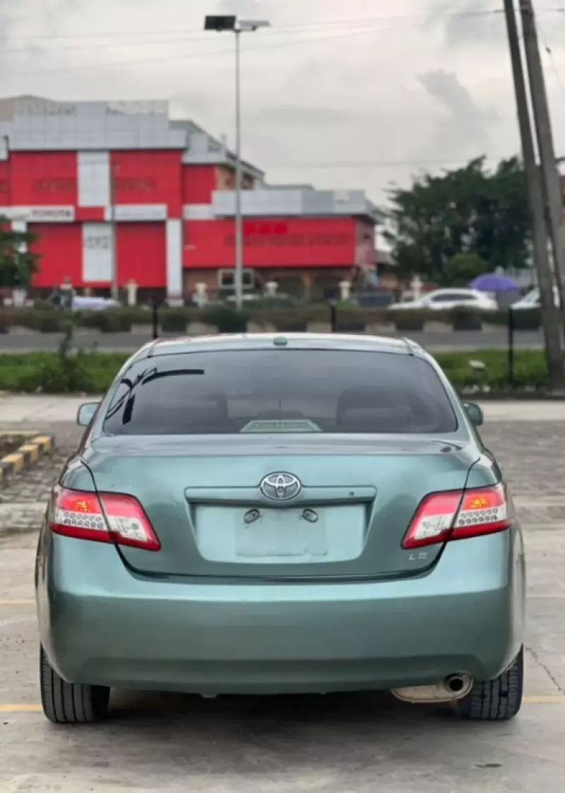 TOYOTA Camry   - 2010