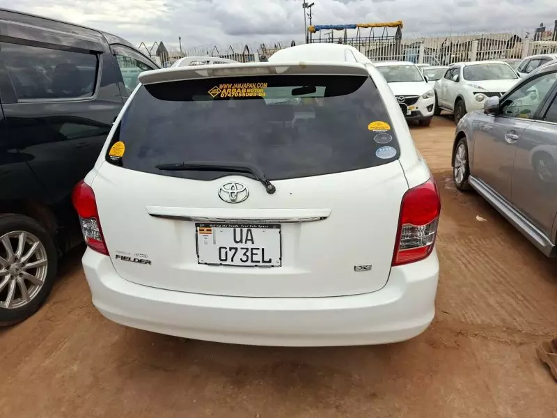 Toyota Fielder    - 2011
