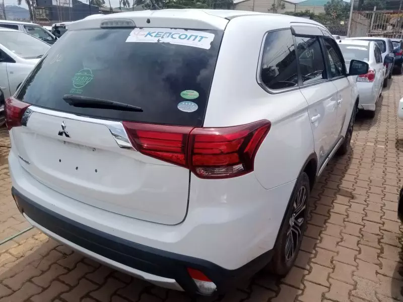 Mitsubishi OUTLANDER   - 2016