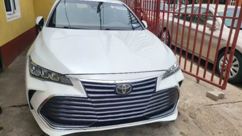 Toyota Avalon   - 2019
