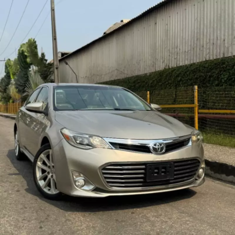 Toyota Avalon   - 2013