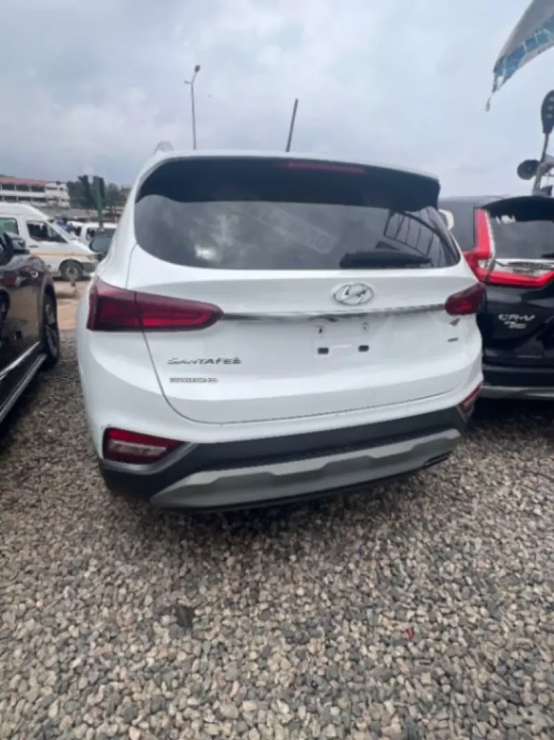 Hyundai Santa Fe   - 2019