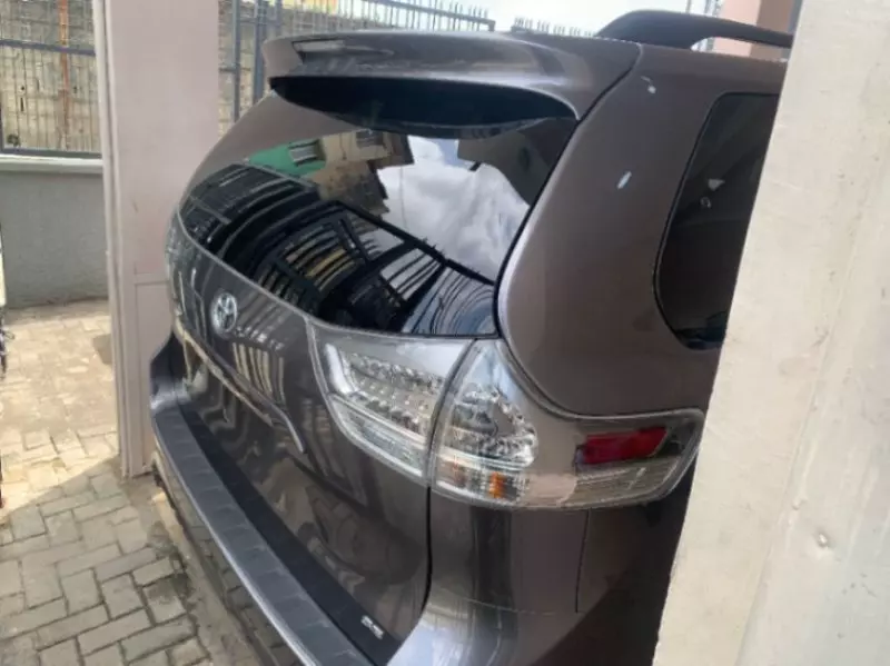Toyota Sienna   - 2013