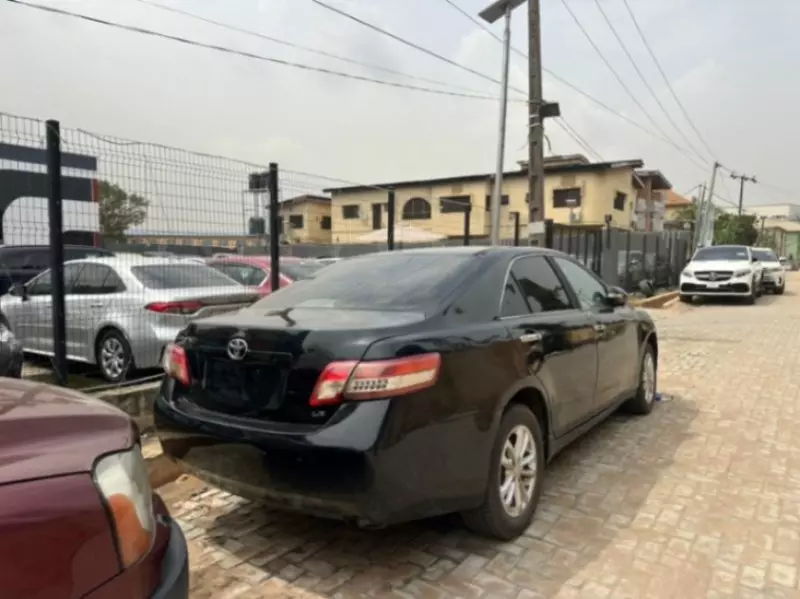 Toyota Camry   - 2009