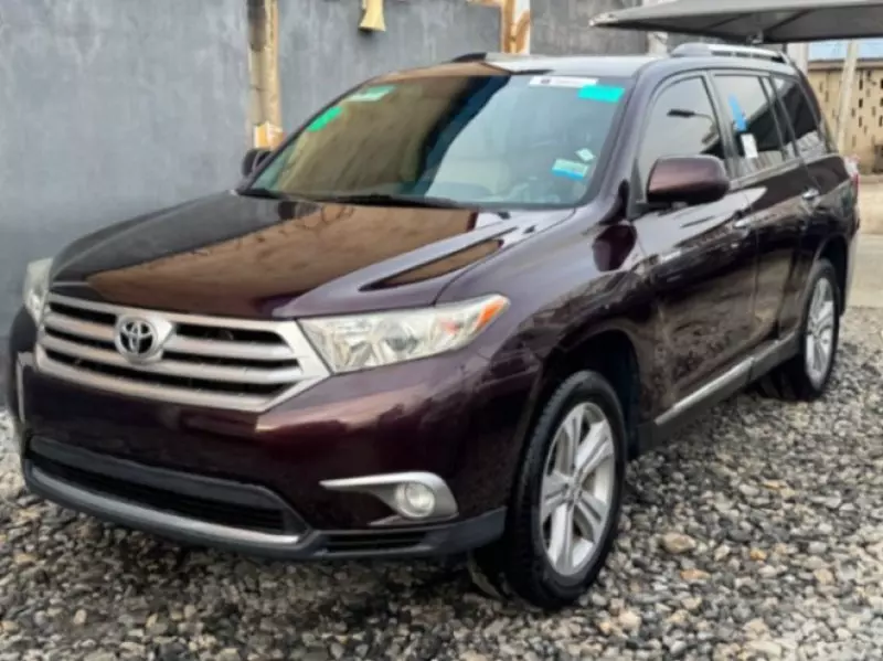 Toyota Highlander   - 2013