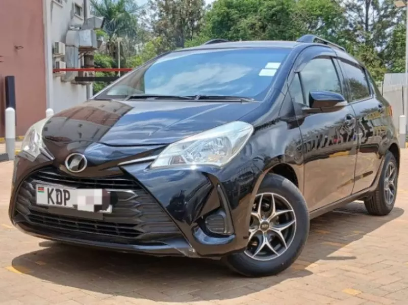 Toyota Vitz   - 2017