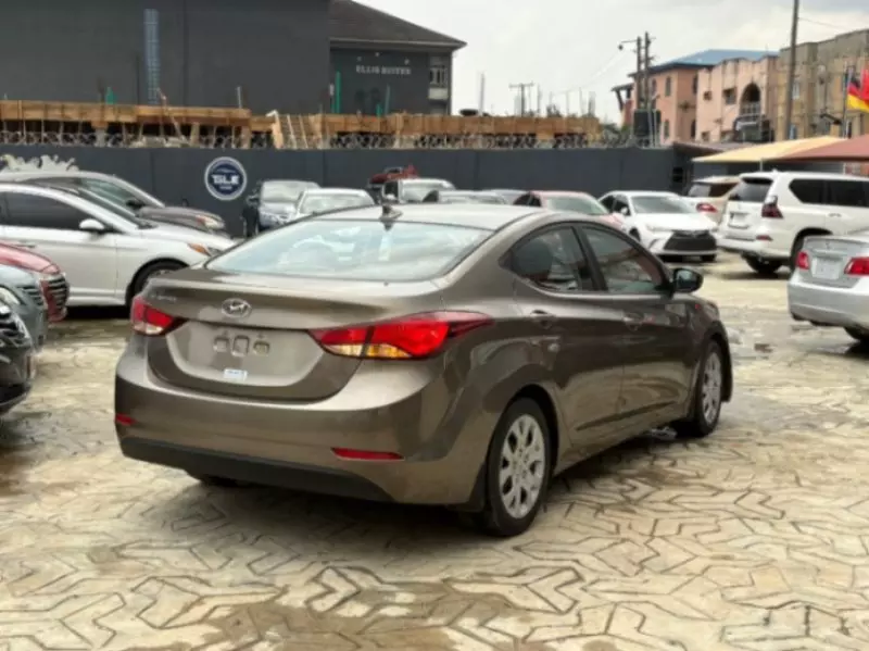 Hyundai Elantra   - 2015