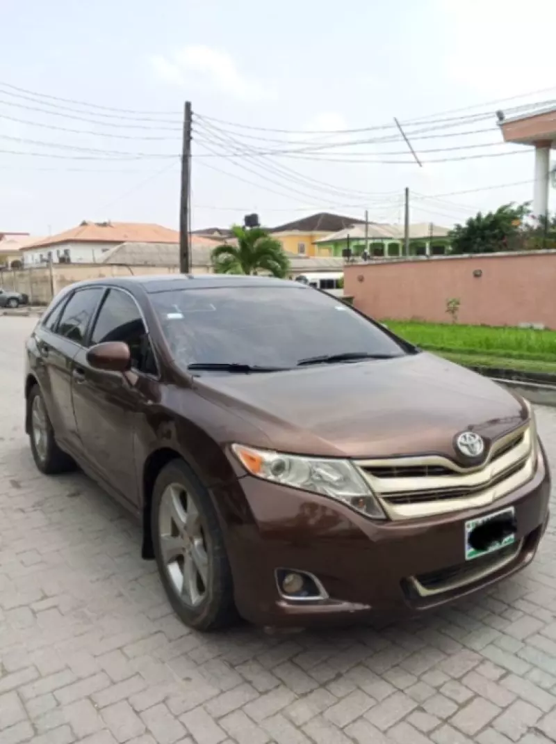 Toyota Venza   - 2012