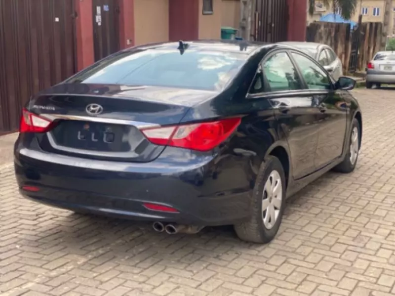 Hyundai Sonata   - 2011