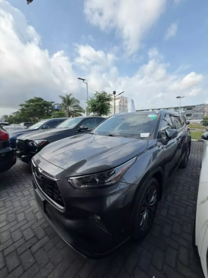 TOYOTA Highlander   - 2021