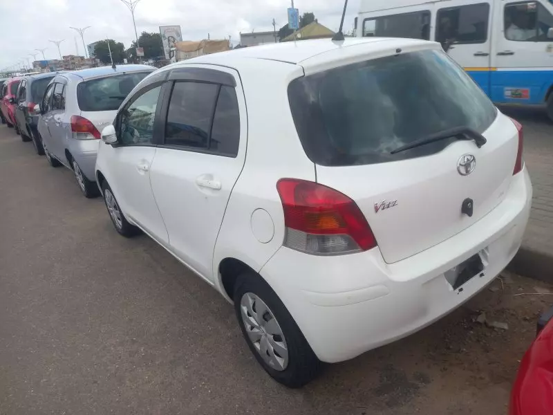 Toyota Vitz   - 2011