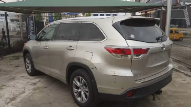 Toyota Highlander   - 2014