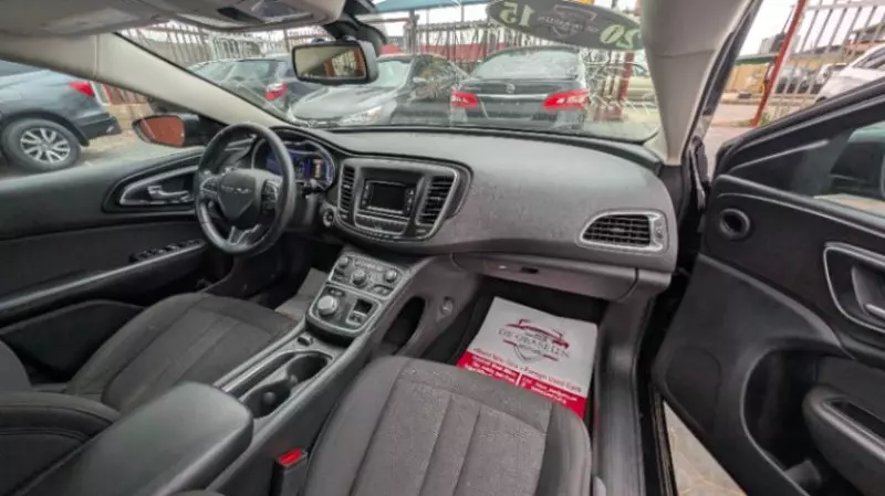 Chrysler 200   - 2015