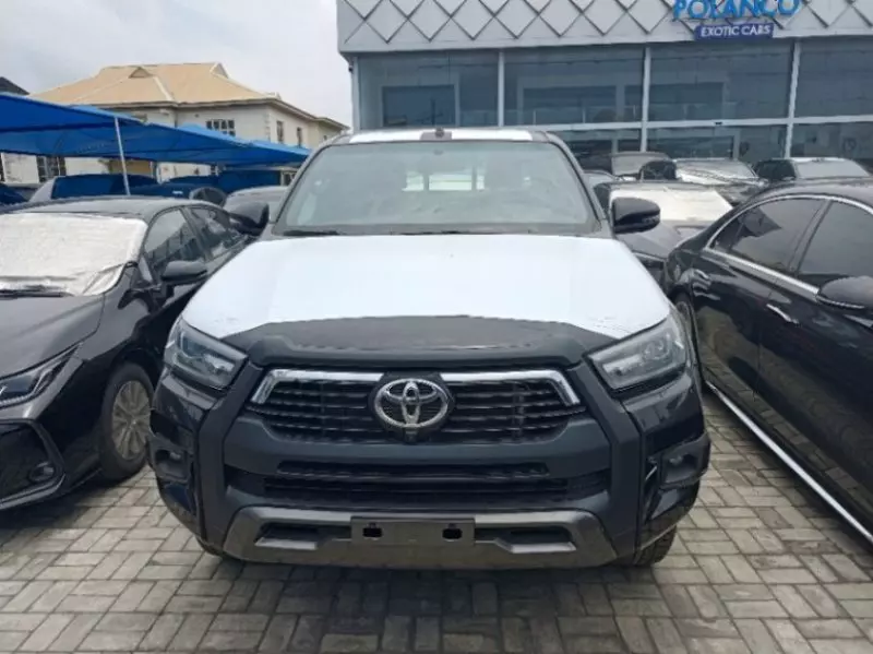 Toyota Hilux   - 2025