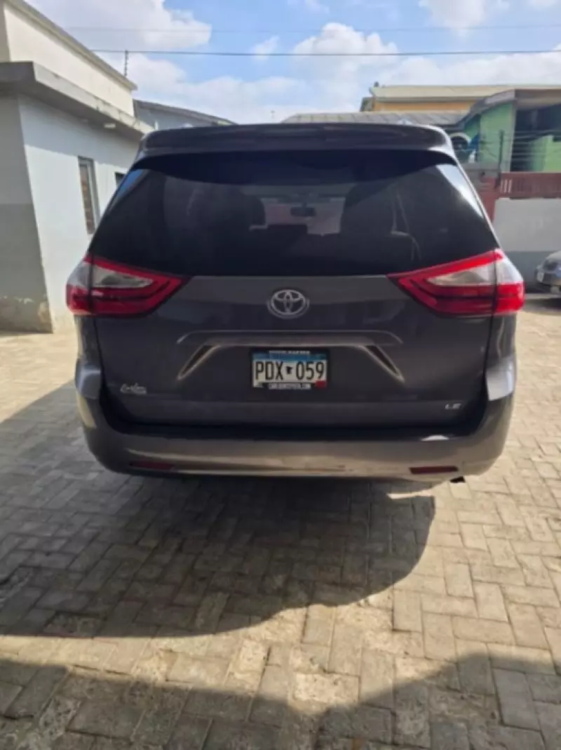 TOYOTA Sienna   - 2017