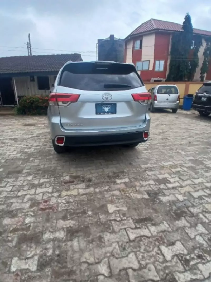 TOYOTA Highlander   - 2019