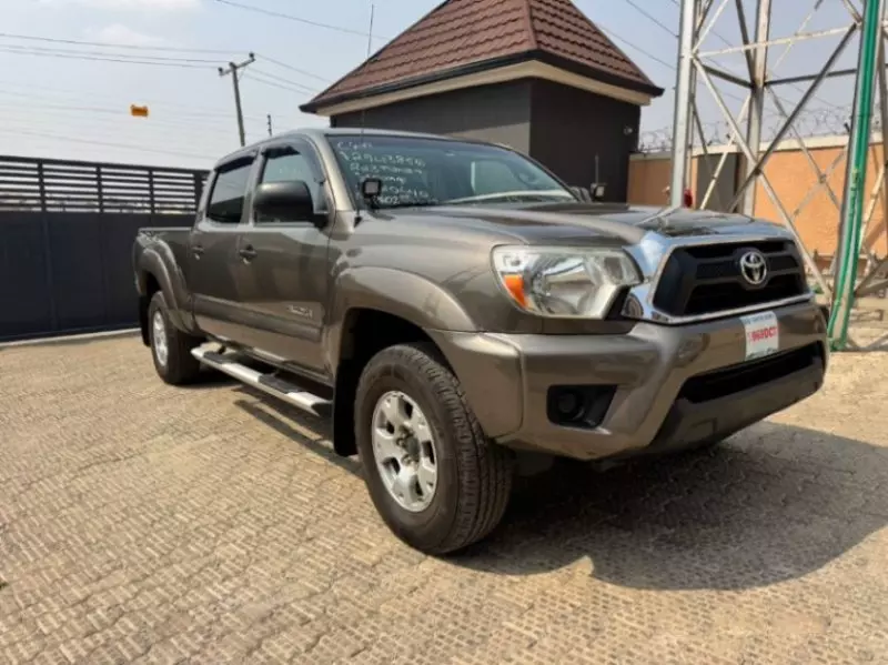 Toyota Tacoma   - 2013