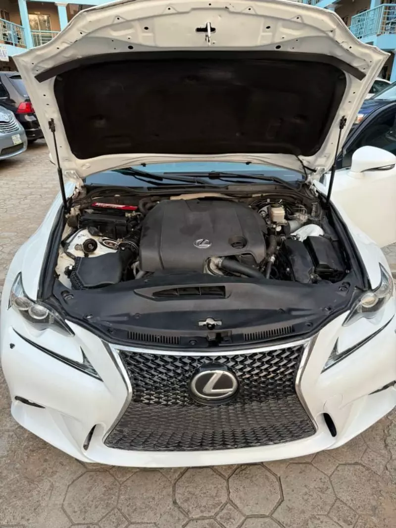 Lexus IS   - 2015