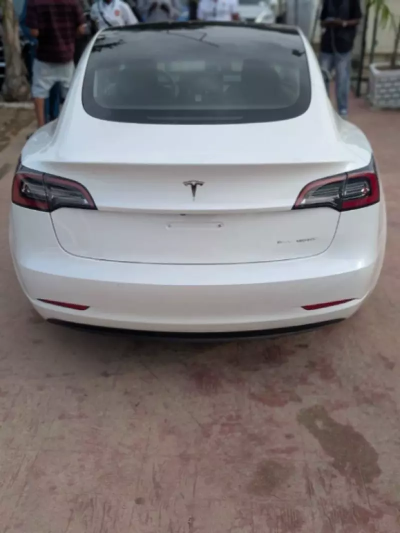 Tesla Model 3   - 2022