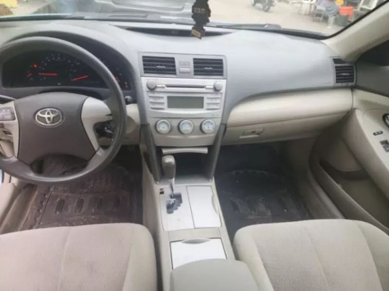 Toyota Camry   - 2010