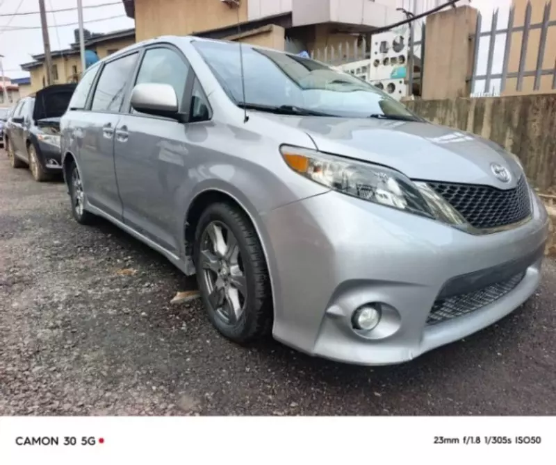 Toyota Sienna   - 2012
