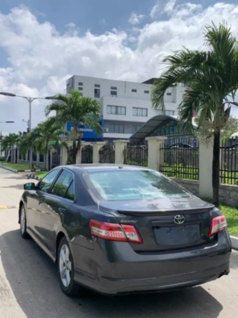 Toyota Camry   - 2013