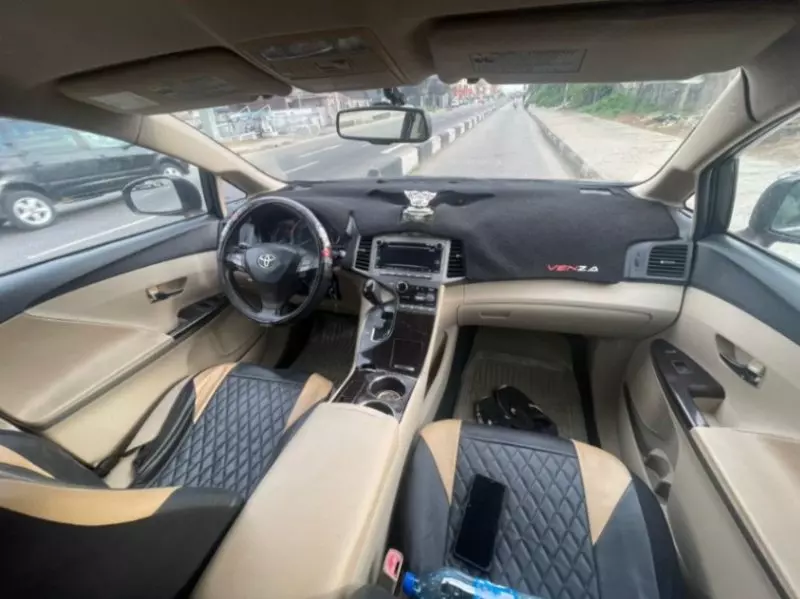 Toyota Venza   - 2012