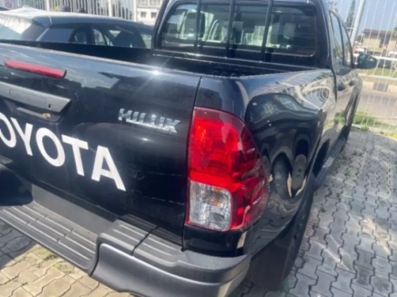 Toyota Hilux   - 2025