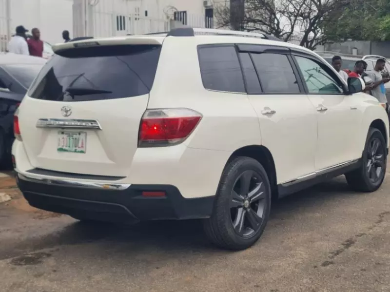 TOYOTA Highlander   - 2011