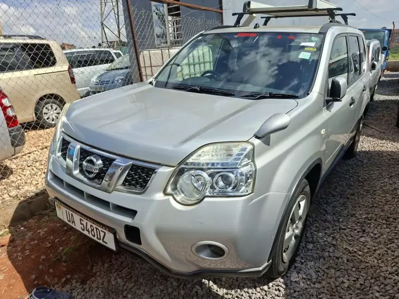 Nissan X-TRAIL    - 2012