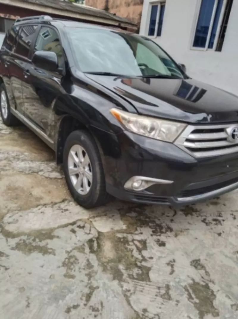 Toyota Highlander   - 2012