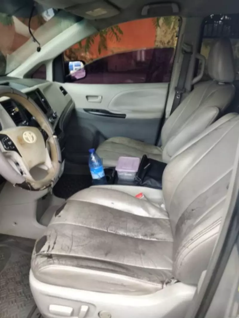 TOYOTA Sienna   - 2011