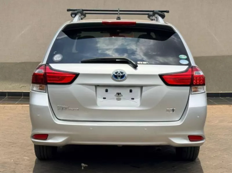 TOYOTA Fielder hybrid    - 2018
